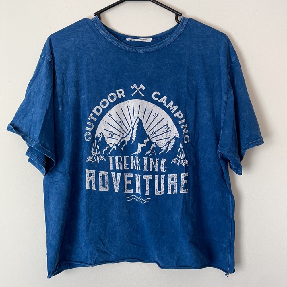 Blue cropped tee